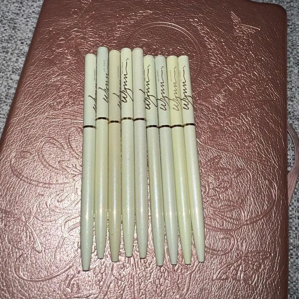 Wynn Las Vegas hotel bundle of 10 souvenir twist-top slim , mint pearlized